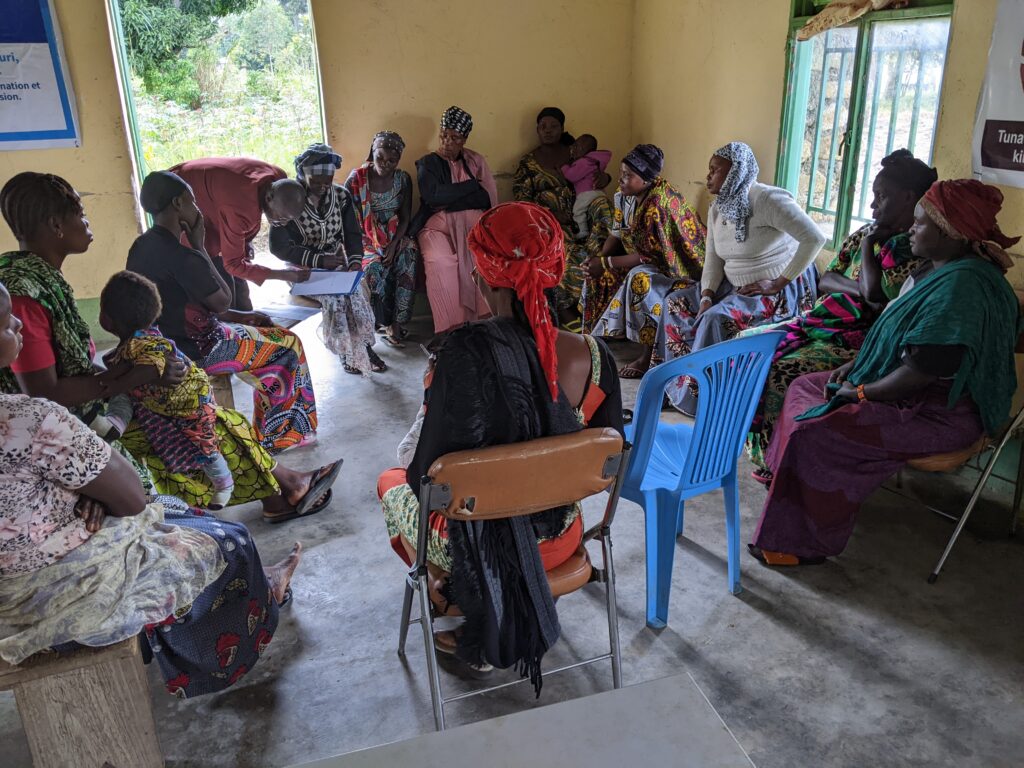 ITURI : Séance mixte des hommes et des femmes dans l’aire de santé Bogoro, zone de santé Rwampara sur le thème vrai homme et vraie femme